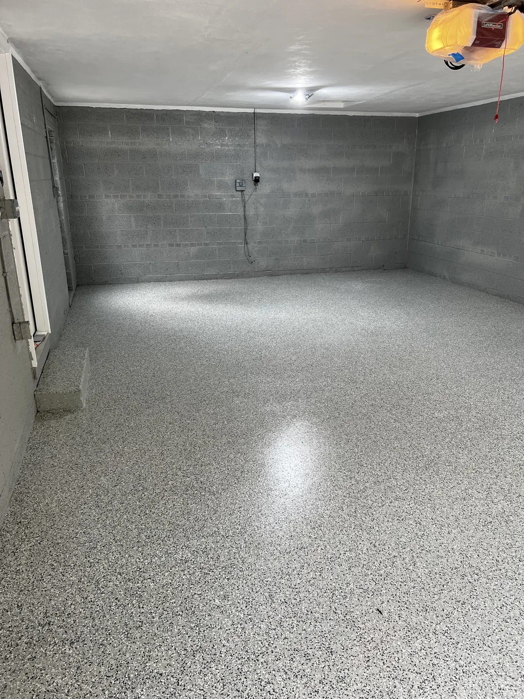 Finished decorative flake epoxy floor