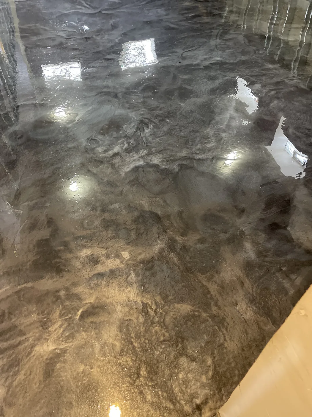 Decorative metallic epoxy floor detail